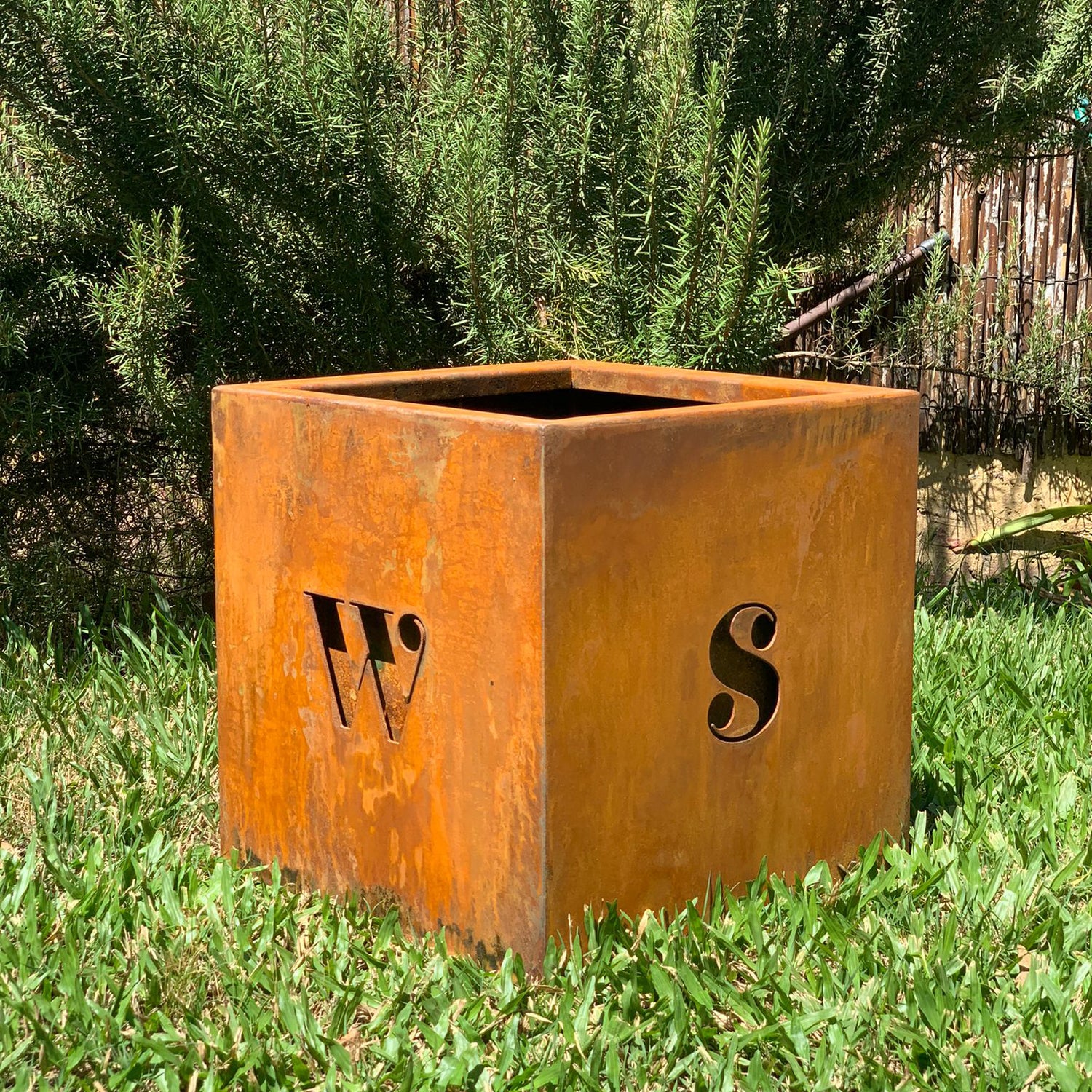 maceta de acero corten