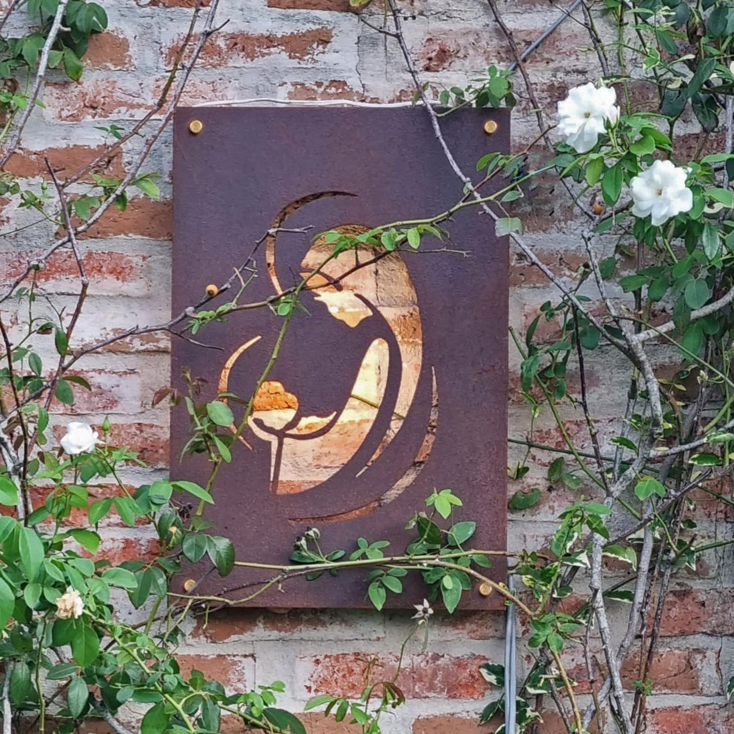 Virgen Niña en acero corten de 30x40cm con luz
