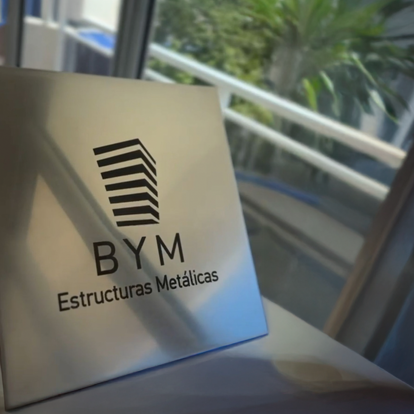 Placa Profesional Grabada en Acero Inoxidable