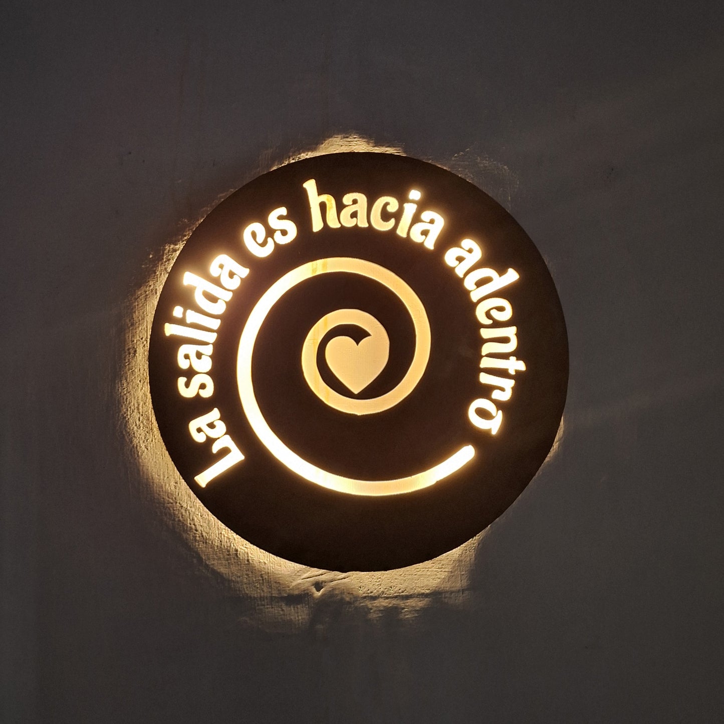 La salida es hacia adentro CON LUZ