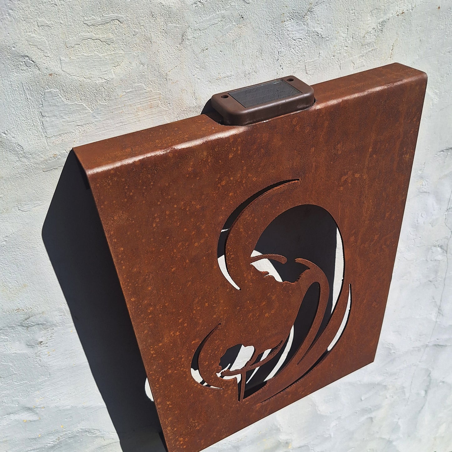 Virgen en acero corten con LUZ SOLAR