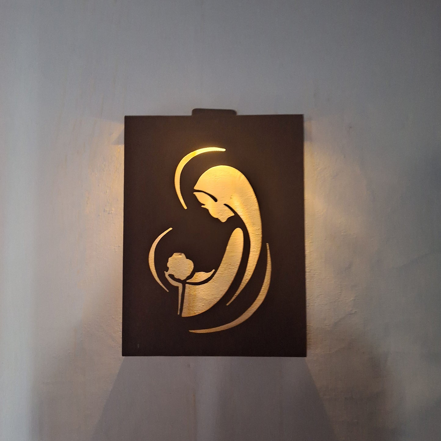 Virgen en acero corten con LUZ SOLAR
