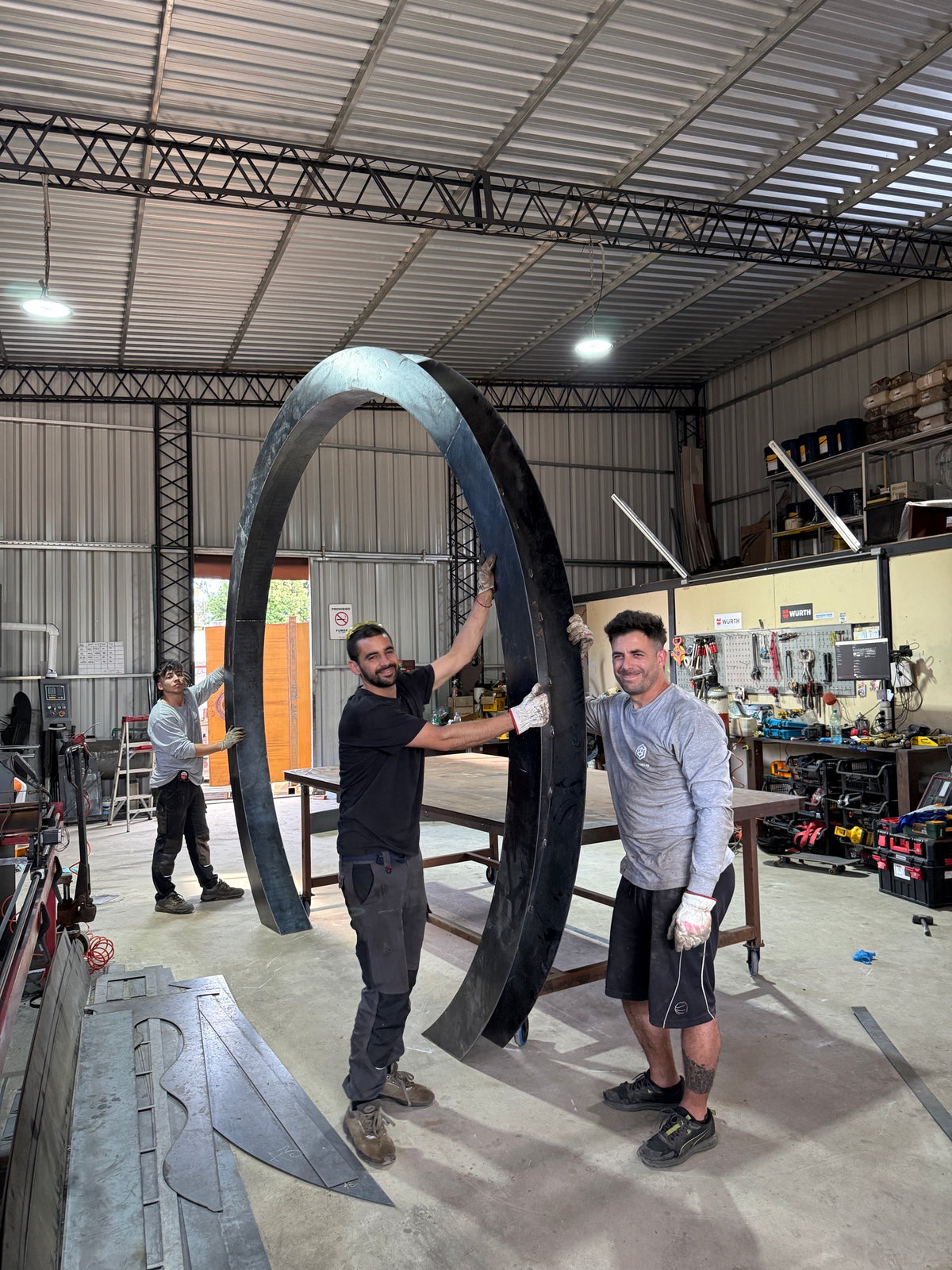 Fabricación. Lo armamos, lo soldamos y lo oxidamos en nuestro taller.