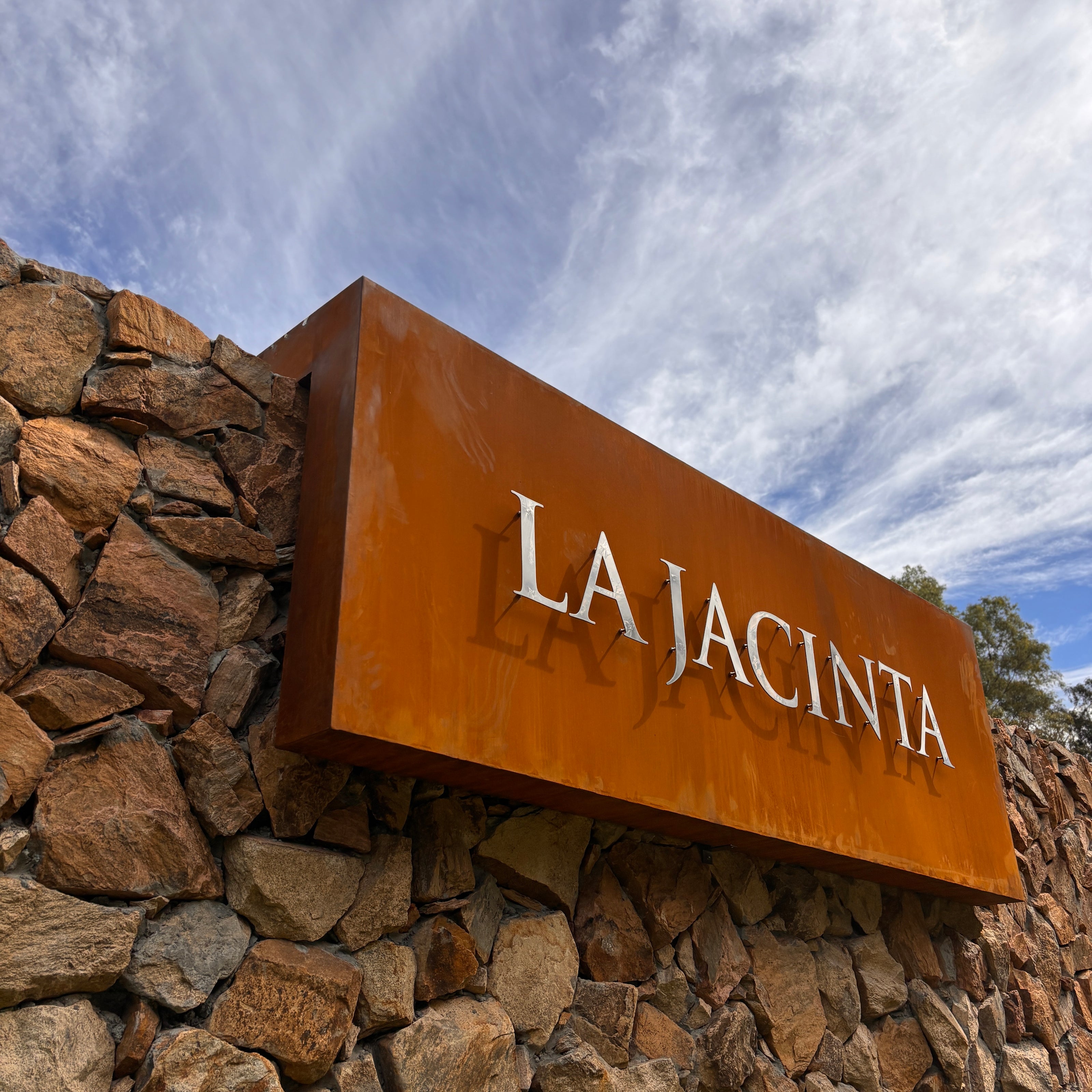 cartel en acero corten barrio privado