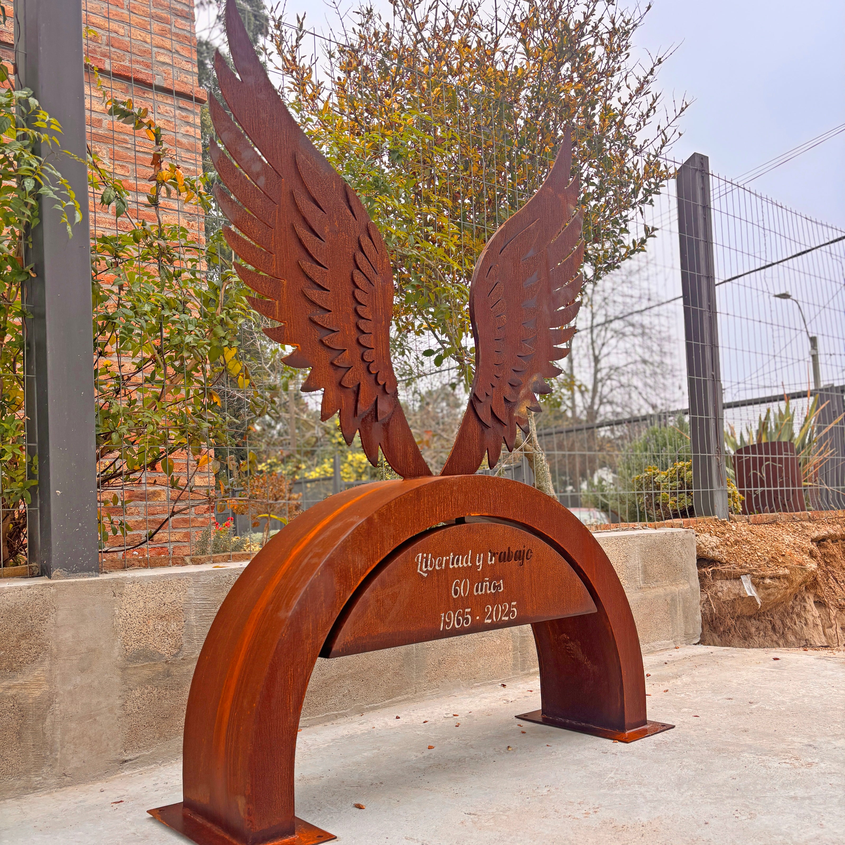 monumento escultura acero corten