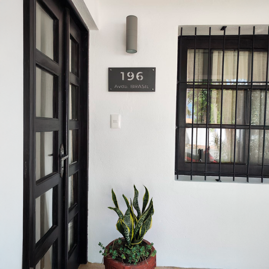 Número de puerta en hierro pintado