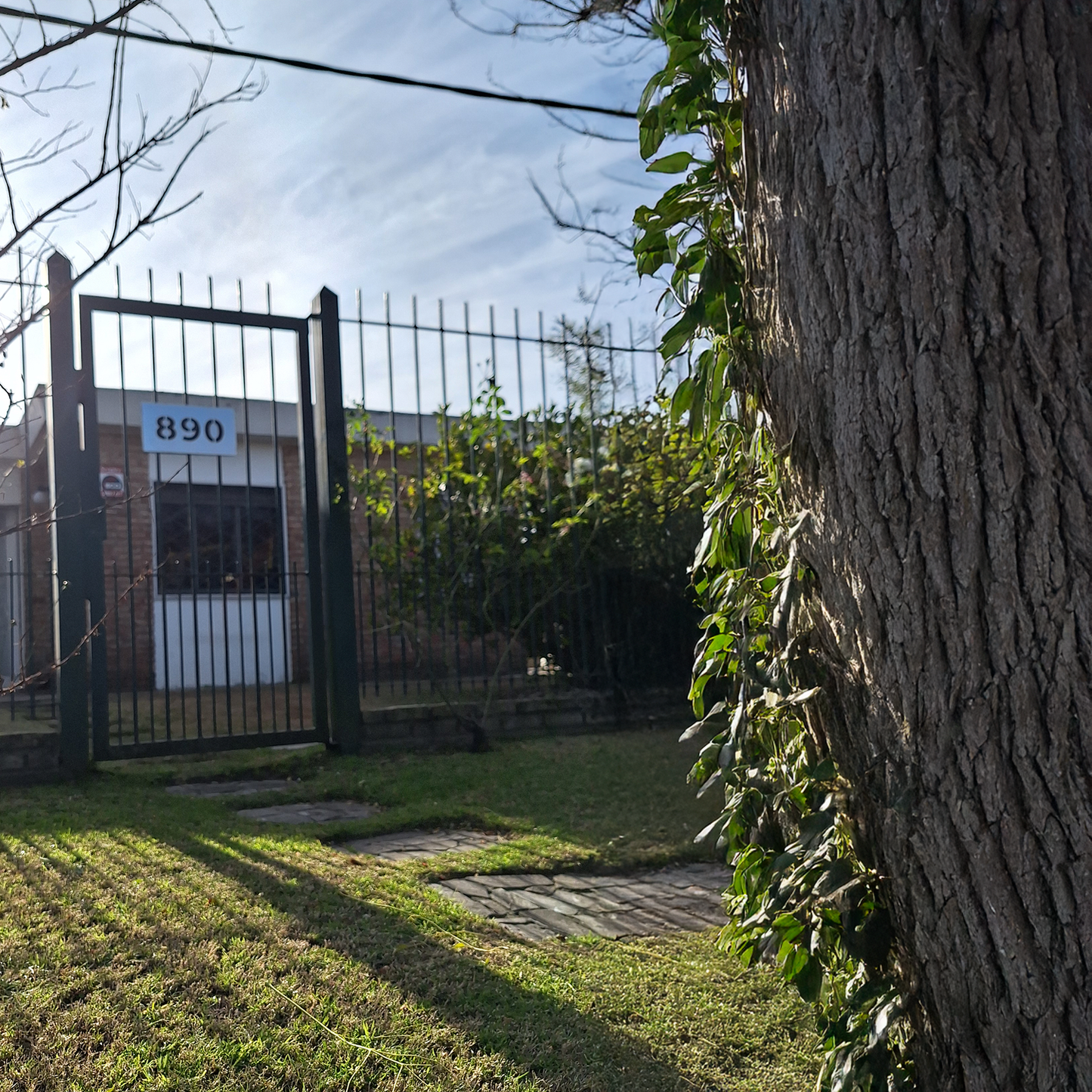 Número de Puerta en Acero Inoxidable para Rejas – Calado con Fondo Negro