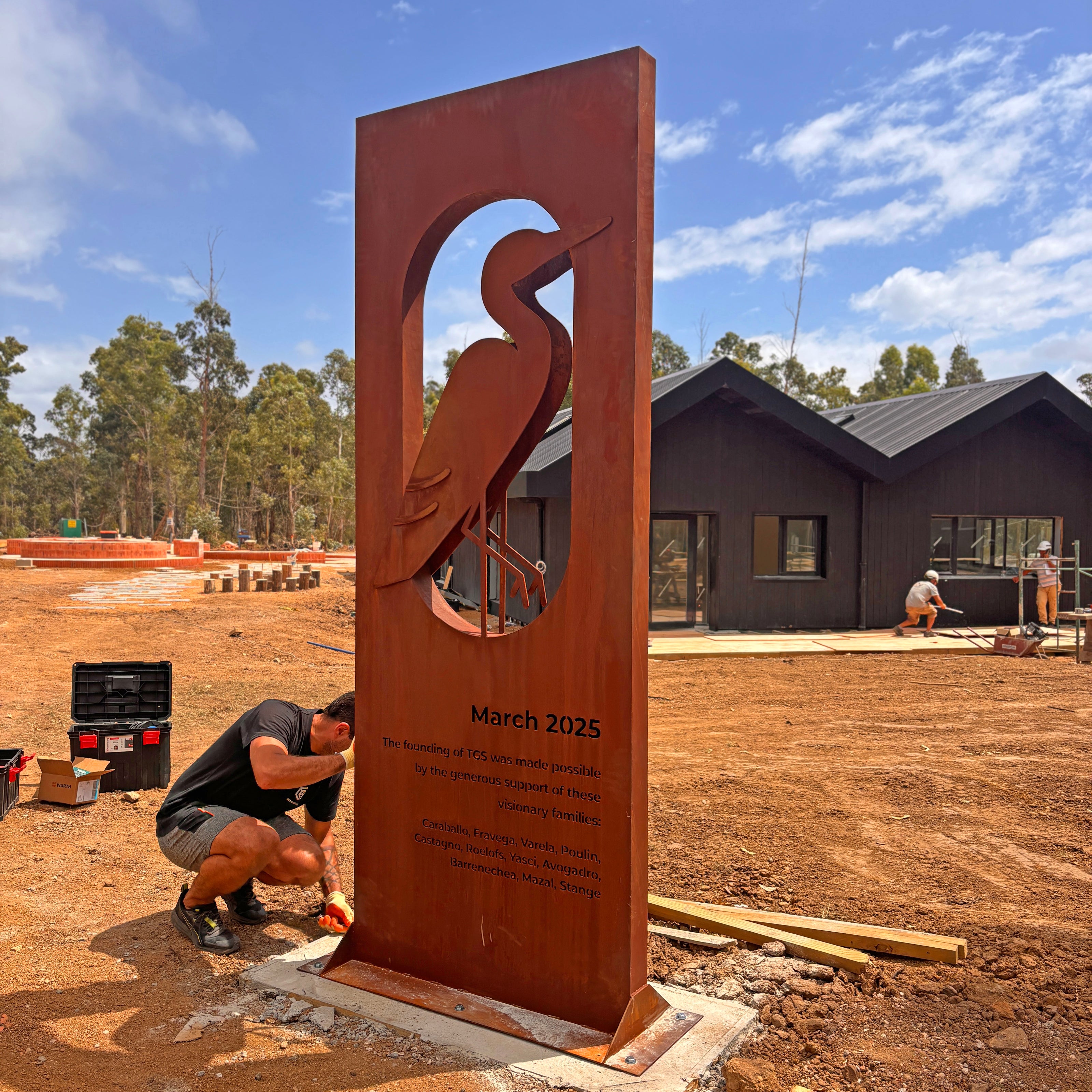 totem informativo en acero corten