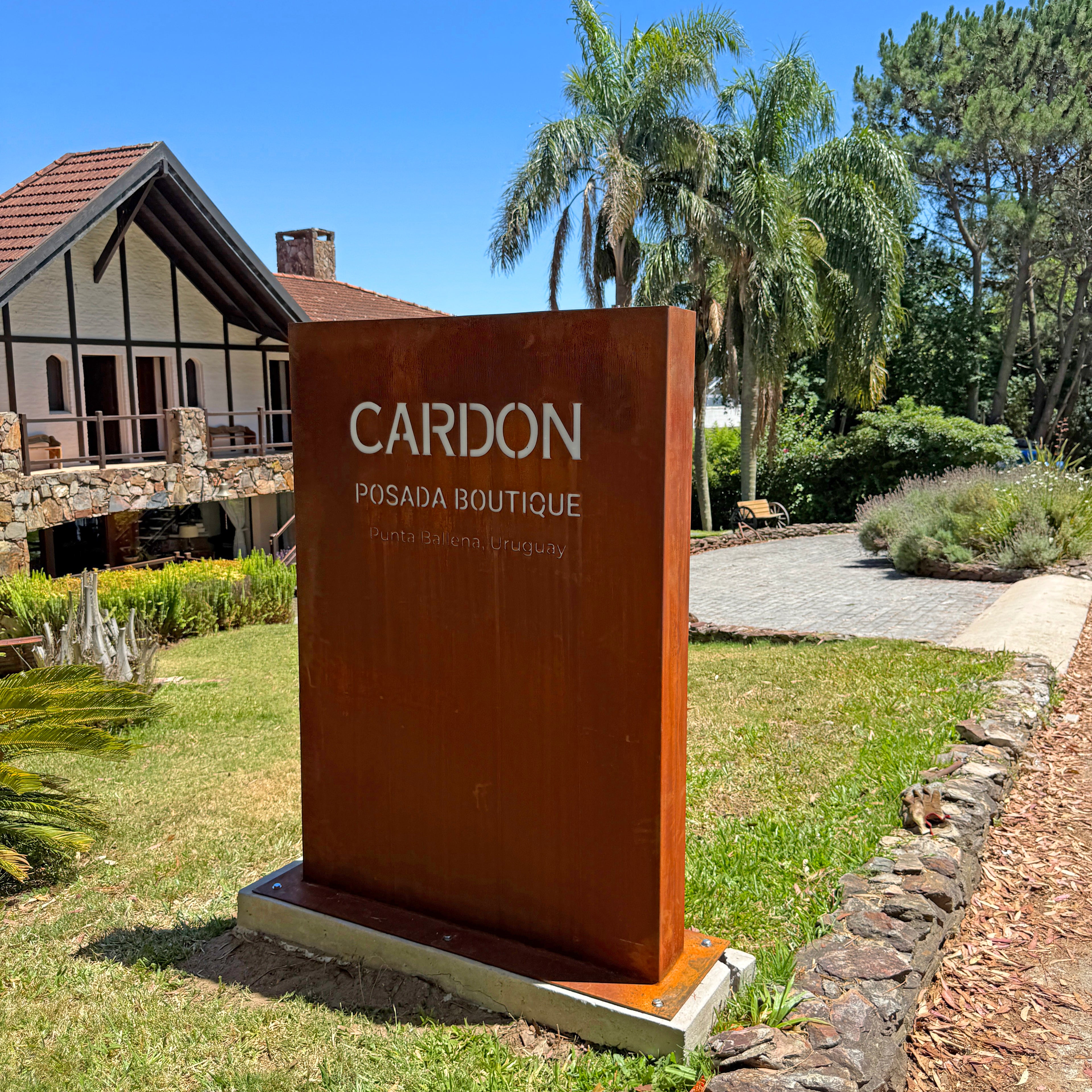 totem en acero corten