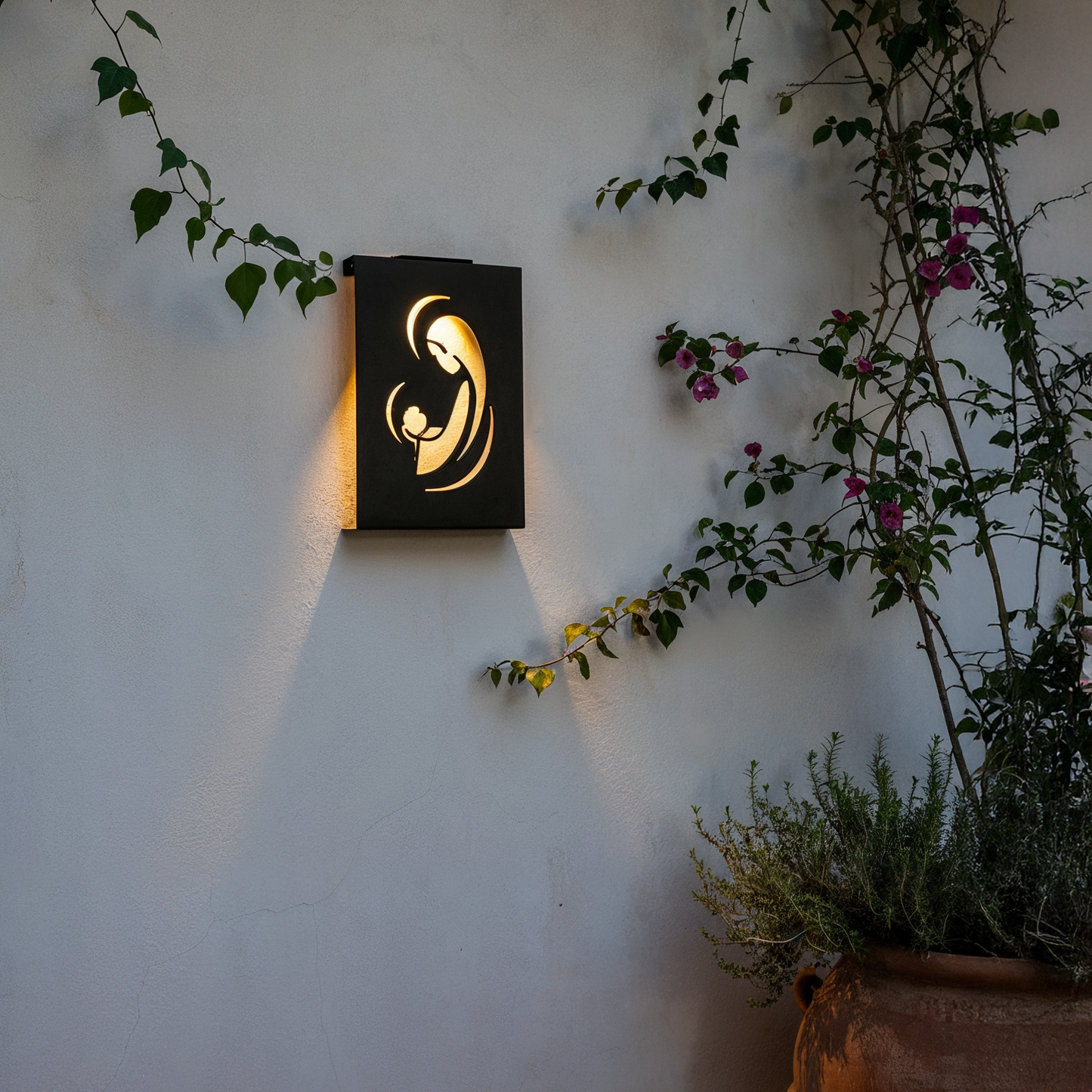 VIRGEN CON LUZ SOLAR